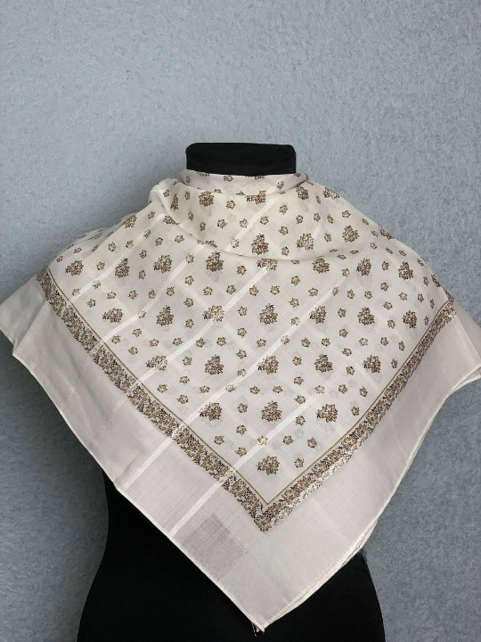 Платок шерстяной Полевые цветы Белый (29439559)