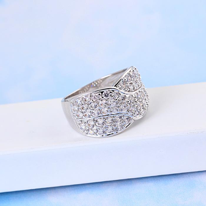 Кольцо с цирконами X10955 Italina р. 17 Белый Кольцо с цирконами X10955 Italina р. 17 Белый