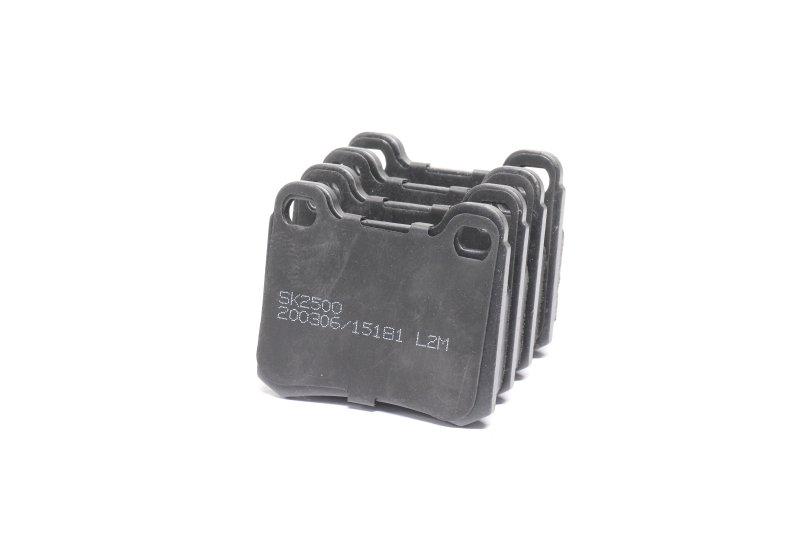 Тормозные колодки дисковые LPR Mercedes 190 W201 C-Class W202 задние (05P181)