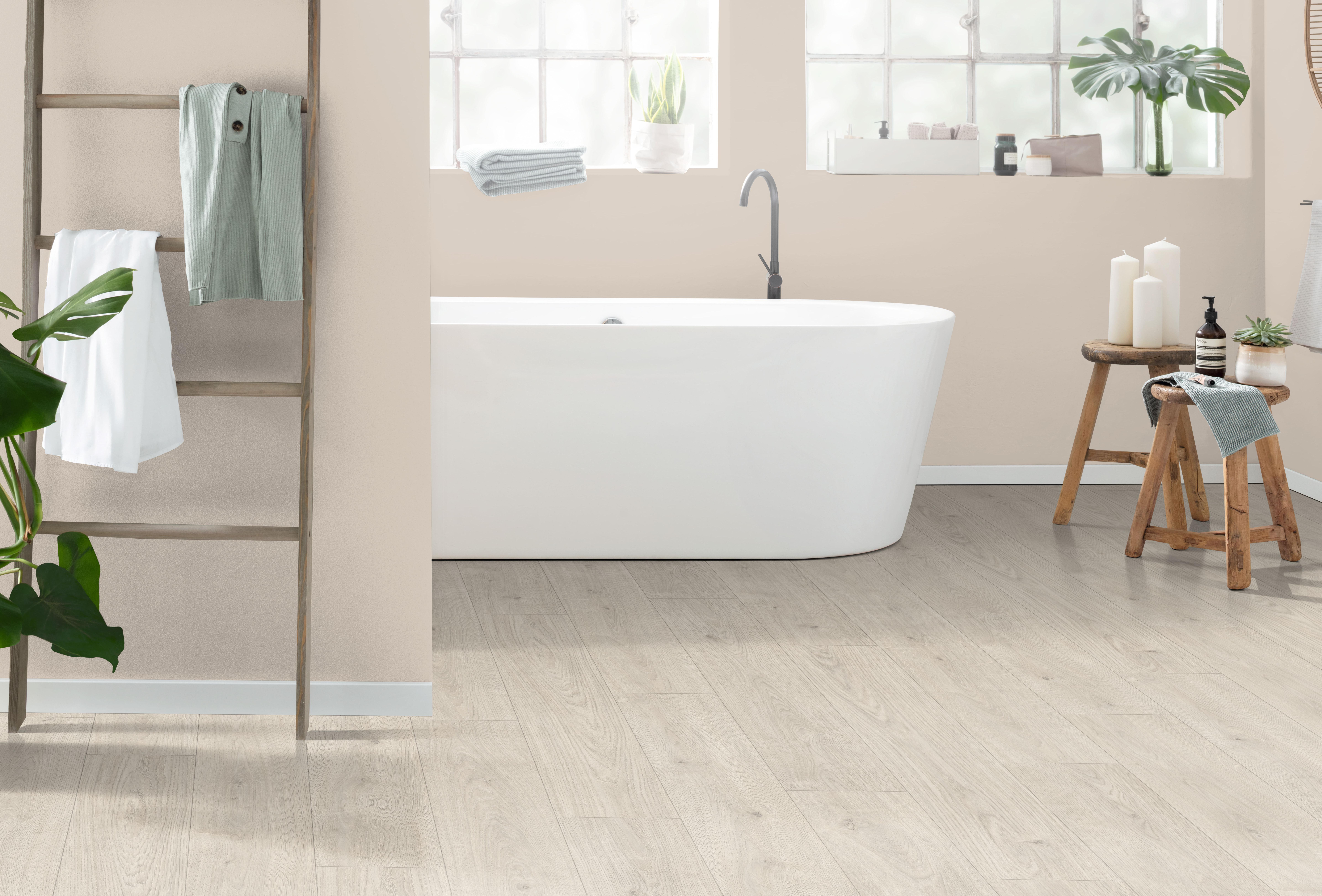 Пол водостойкий EGGER AquaDura+ 33 класс Дуб Бердал белый