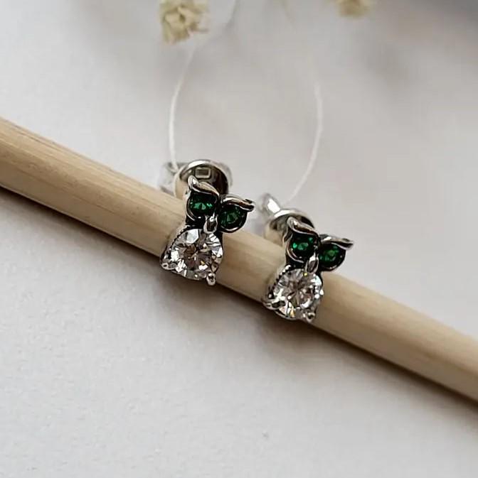 Серьги из серебра сова с зелеными камнями Серьги из серебра сова с зелеными камнями