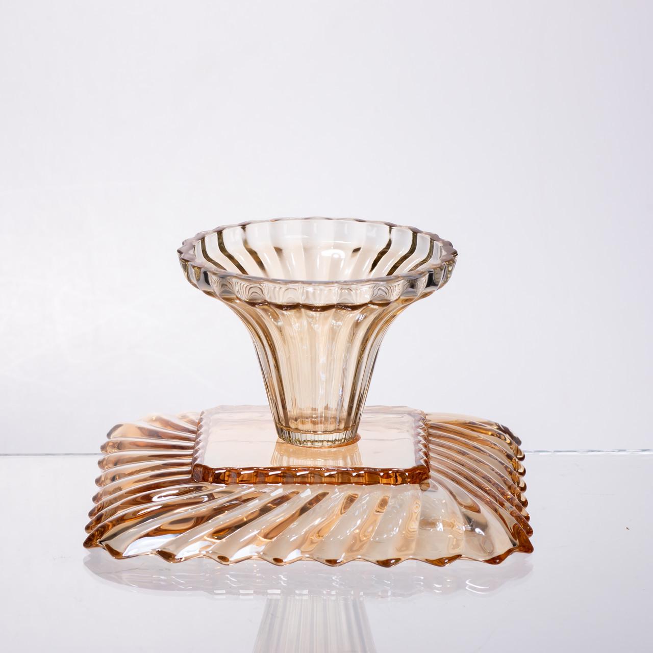 Тортовница стеклянная квадратная на ножке 16х16 см Коричневый (64486-18) - фото 3 Тортовница стеклянная квадратная на ножке 16х16 см Коричневый (64486-18) - фото 3