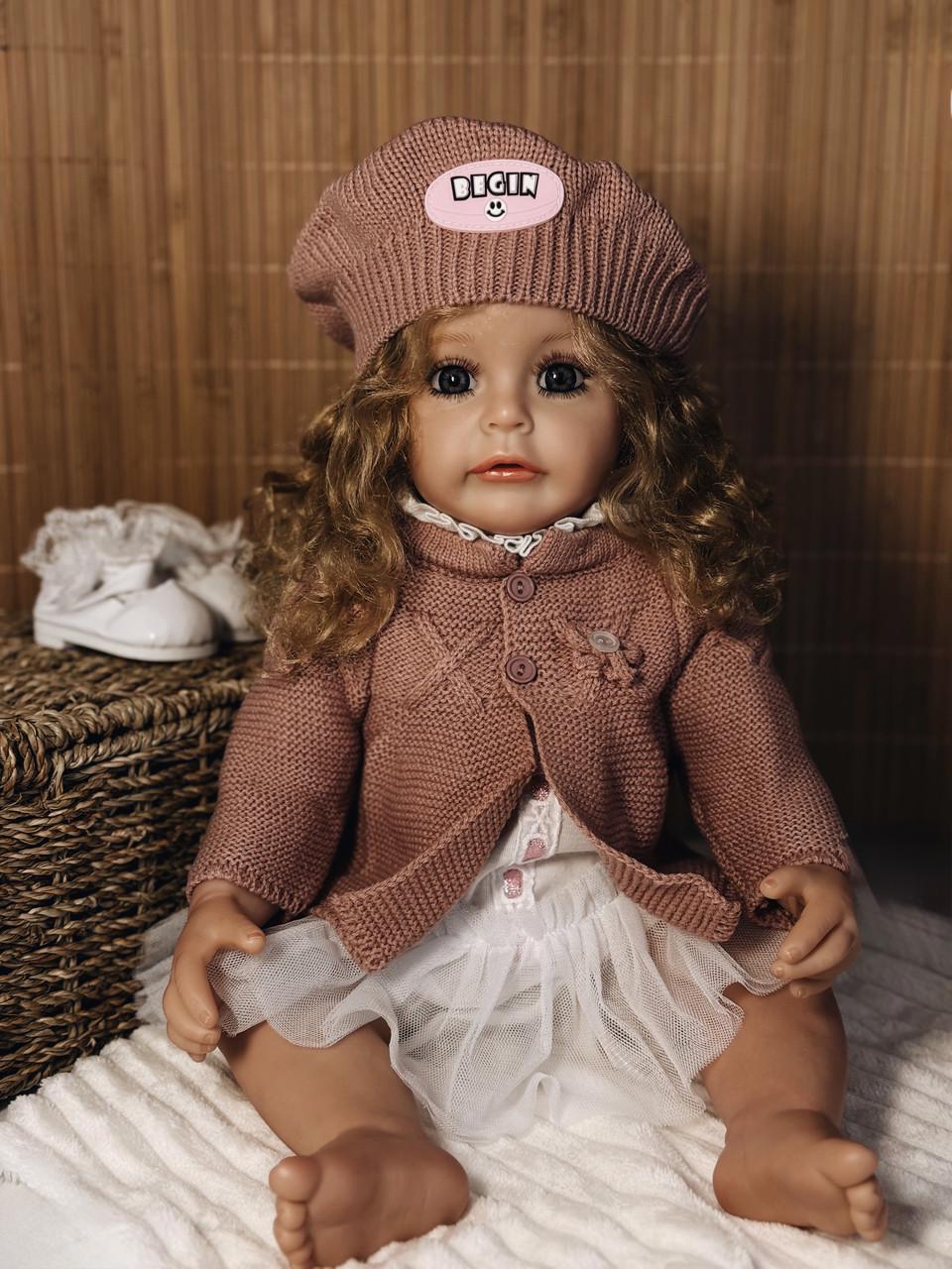 Кукла кукла реалистичная KEIUMI винил-силиконовая в кофточке и вязаном берете 55 см Розовый
