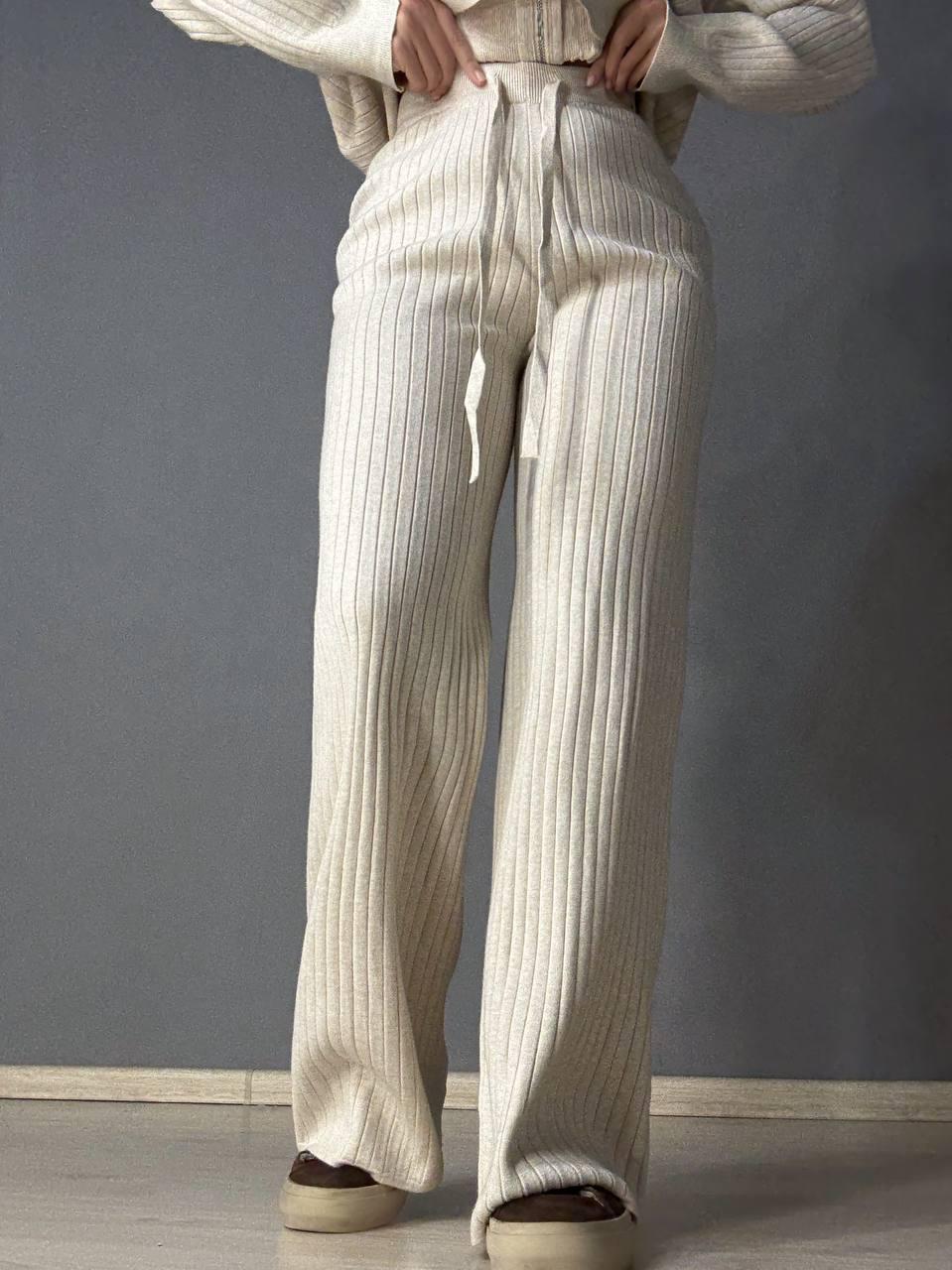 Костюм женский Joy One 376 вязаный в рубчик с кофтой на молнии и брюками палаццо OS Бежевый (5599) - фото 5 Костюм женский Joy One 376 вязаный в рубчик с кофтой на молнии и брюками палаццо OS Бежевый (5599) - фото 5