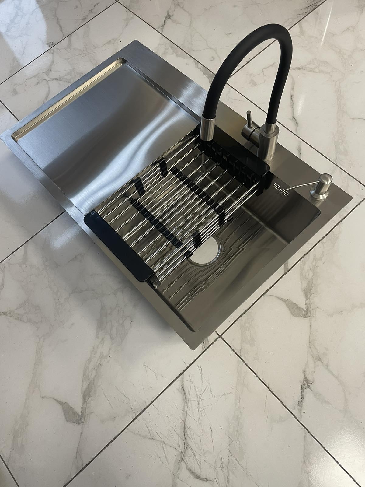 Мойка кухонная Lidz 7849BR правая Серый/смеситель-кран для кухни Aria 015F3 Черный - фото 8