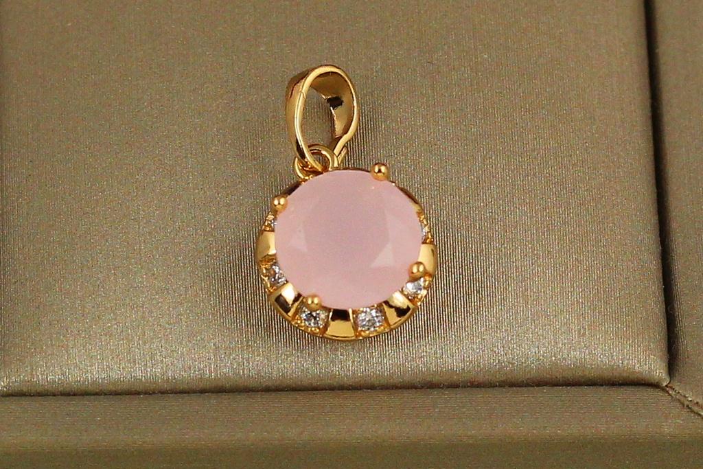 Кулон Xuping Jewelry имитация розового кварца в оправе из белых фианитов 11 мм Золотистый (28585334)
