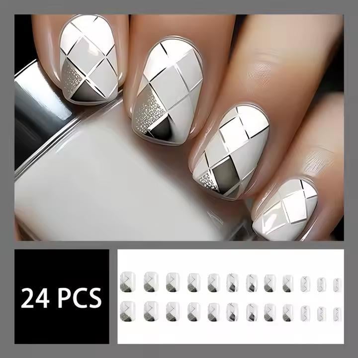 Накладні нігті з дизайном Ромби з клейовими пластинами 24 шт. Білий із сріблястим (2689612528) - фото 3 Накладні нігті з дизайном Ромби з клейовими пластинами 24 шт. Білий із сріблястим (2689612528) - фото 3
