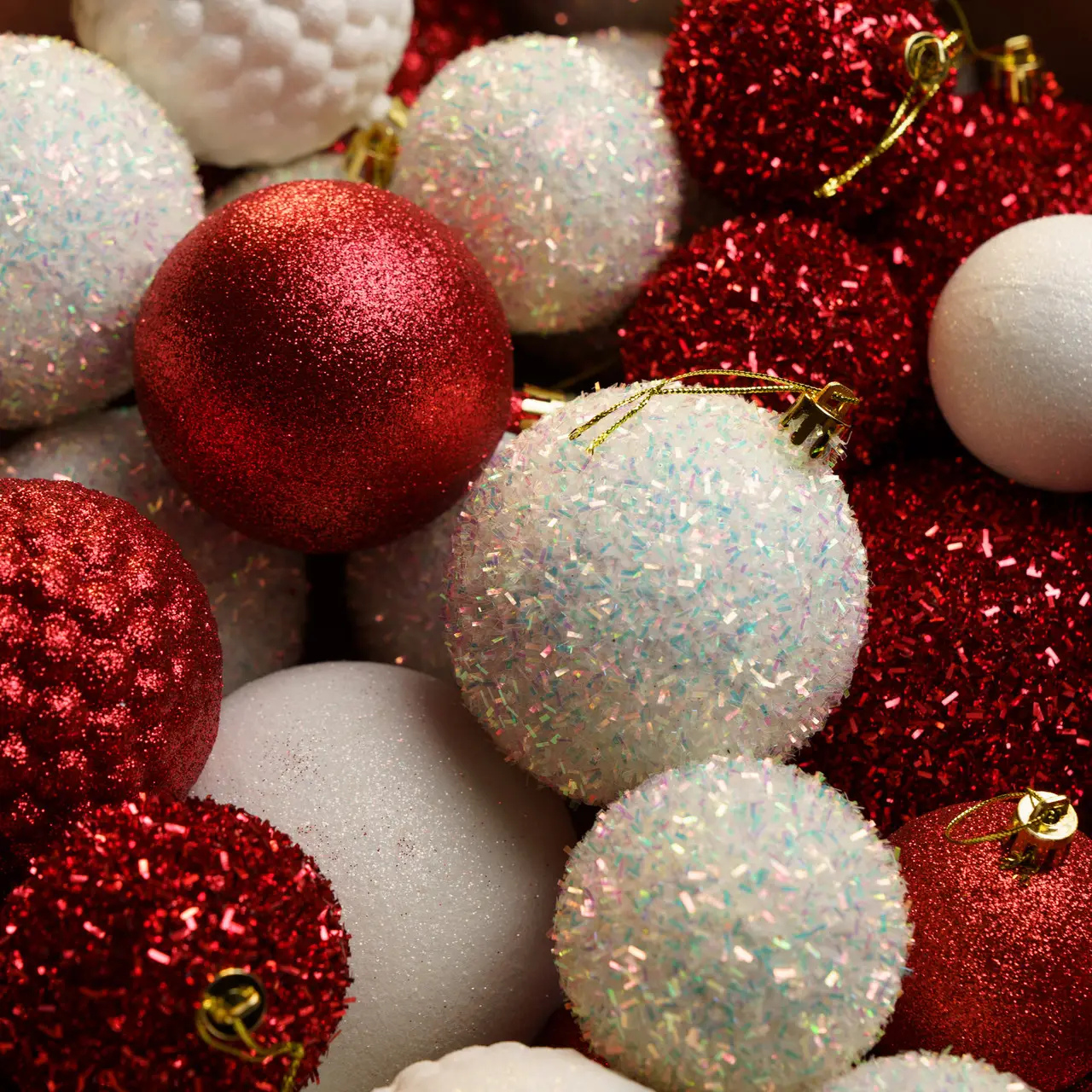 Набор новогодних блестящих игрушек Созвездие на елку 40 шаров Белый/Красный (77941535) - фото 4 Набор новогодних блестящих игрушек Созвездие на елку 40 шаров Белый/Красный (77941535) - фото 4