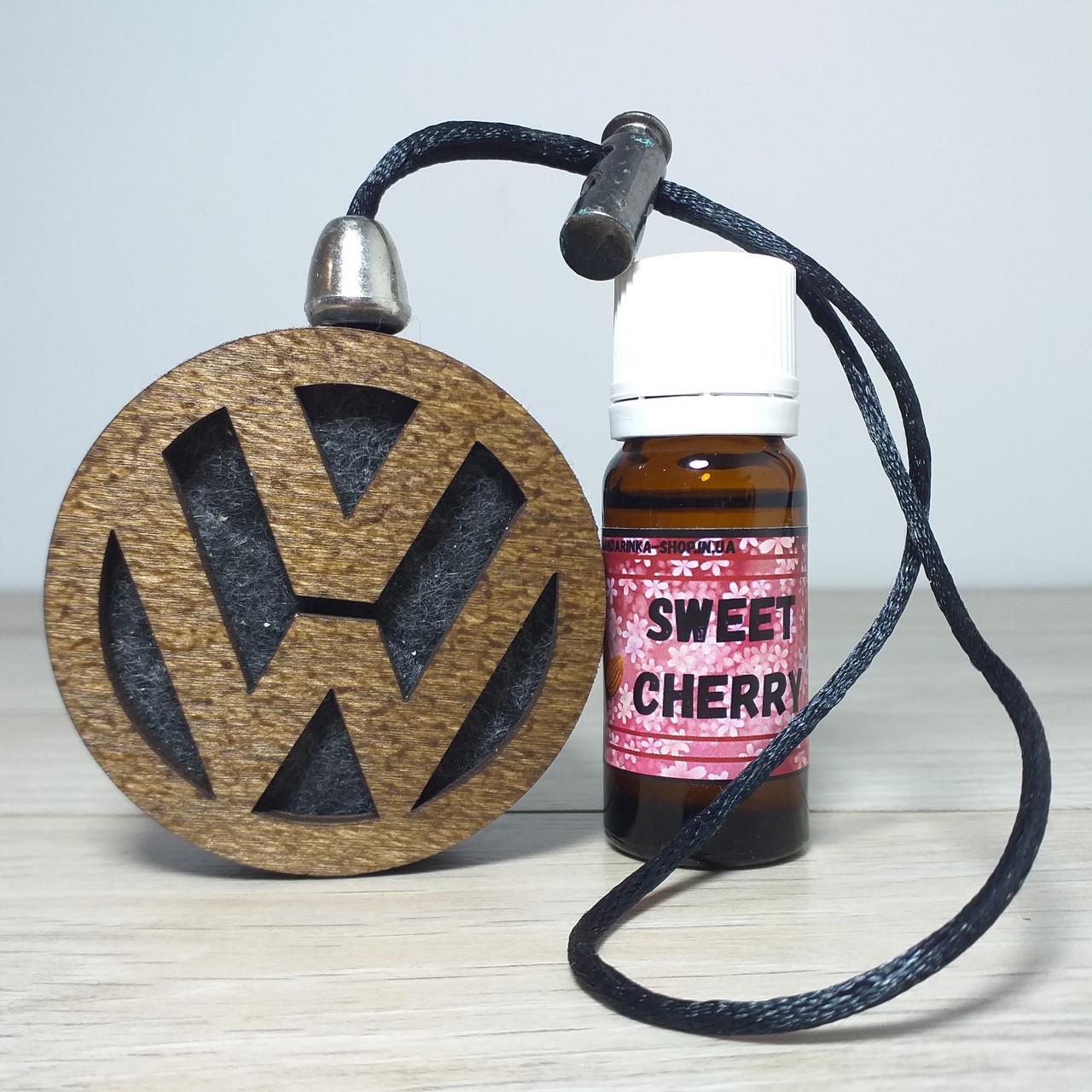 Ароматизатор-подвеска для авто из дерева и войлока для Volkswagen с ароматом Sweet Cherry 10 мл (KG-12309)