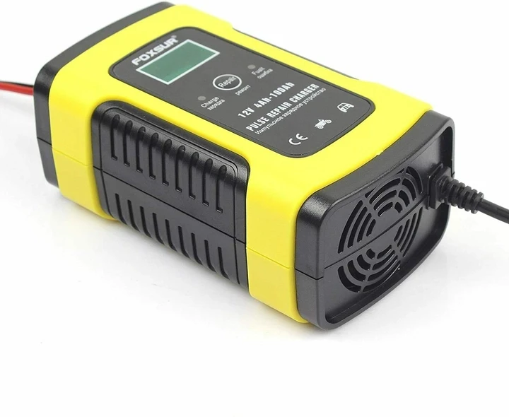Зарядний пристрій для автомобільного акумулятора Foxsur імпульсний з РК-дисплеєм 12V 5A (17945462)