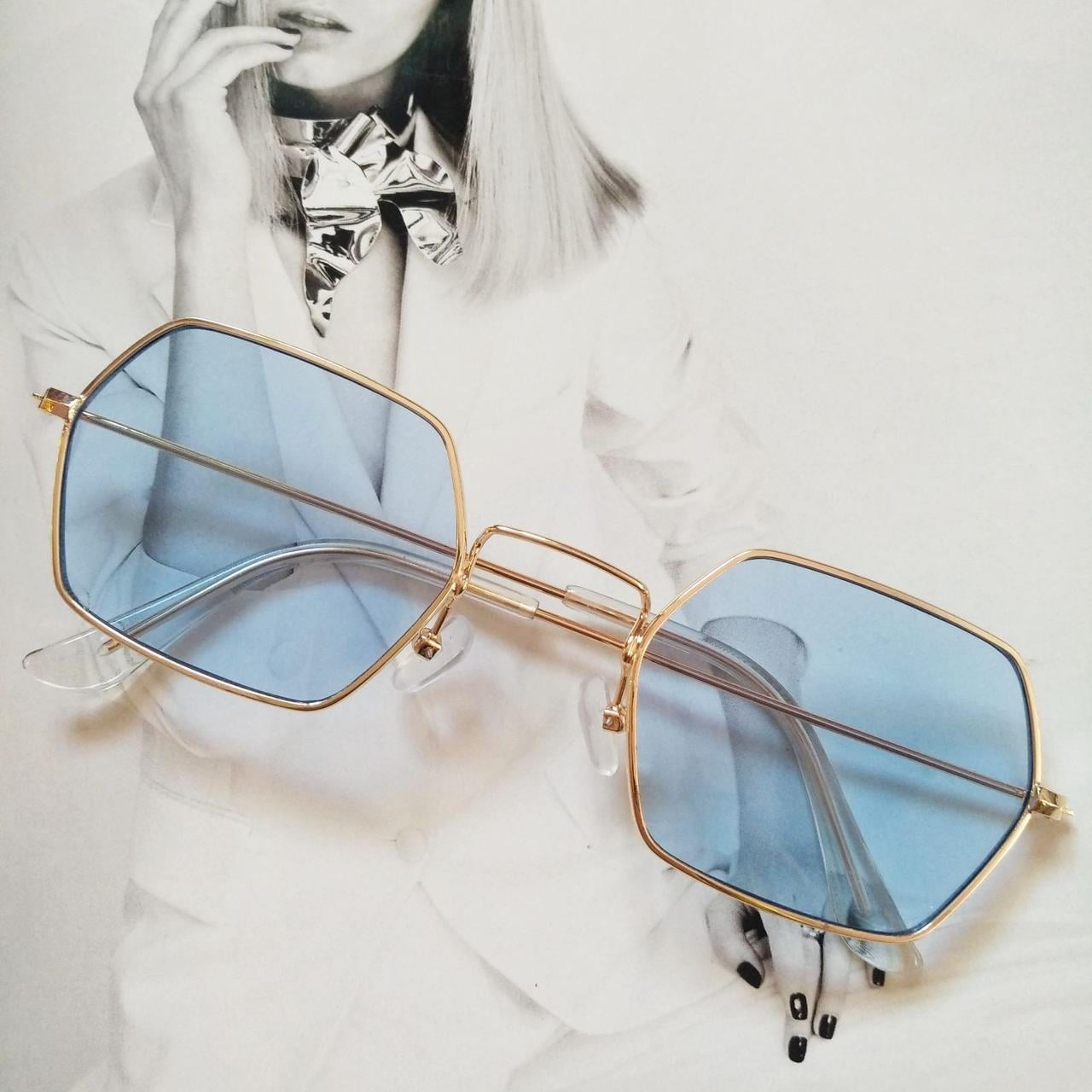 Солнцезащитные очки многоугольные с цветной линзой Голубой