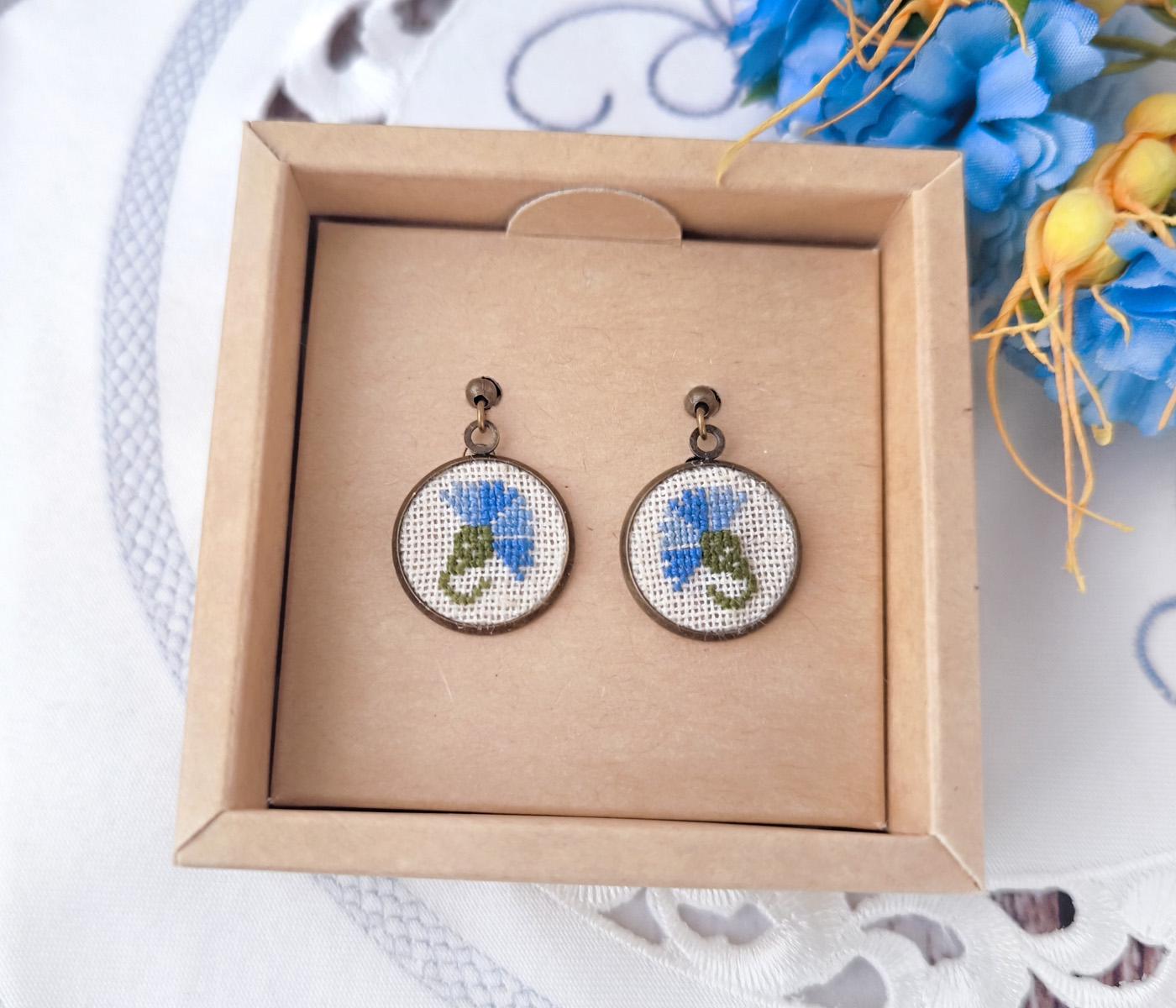 Серьги с вышивкой Васильки