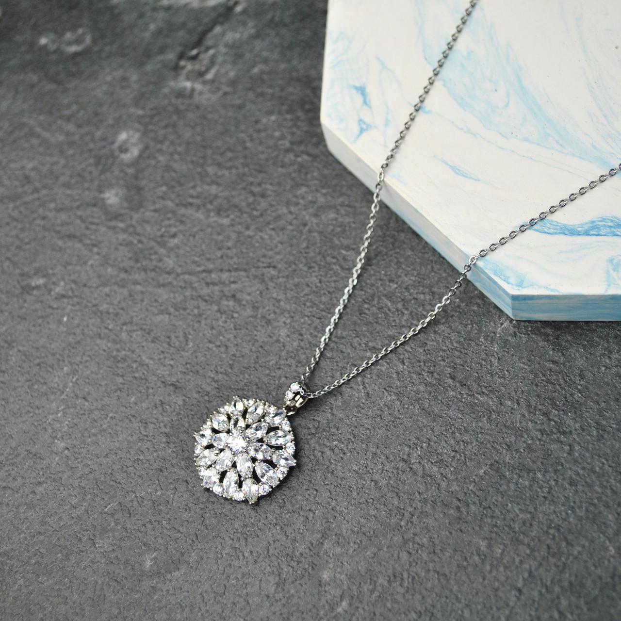 Цветок снежинка на цепочке медицинская сталь родий (x195) Цветок снежинка на цепочке медицинская сталь родий (x195)