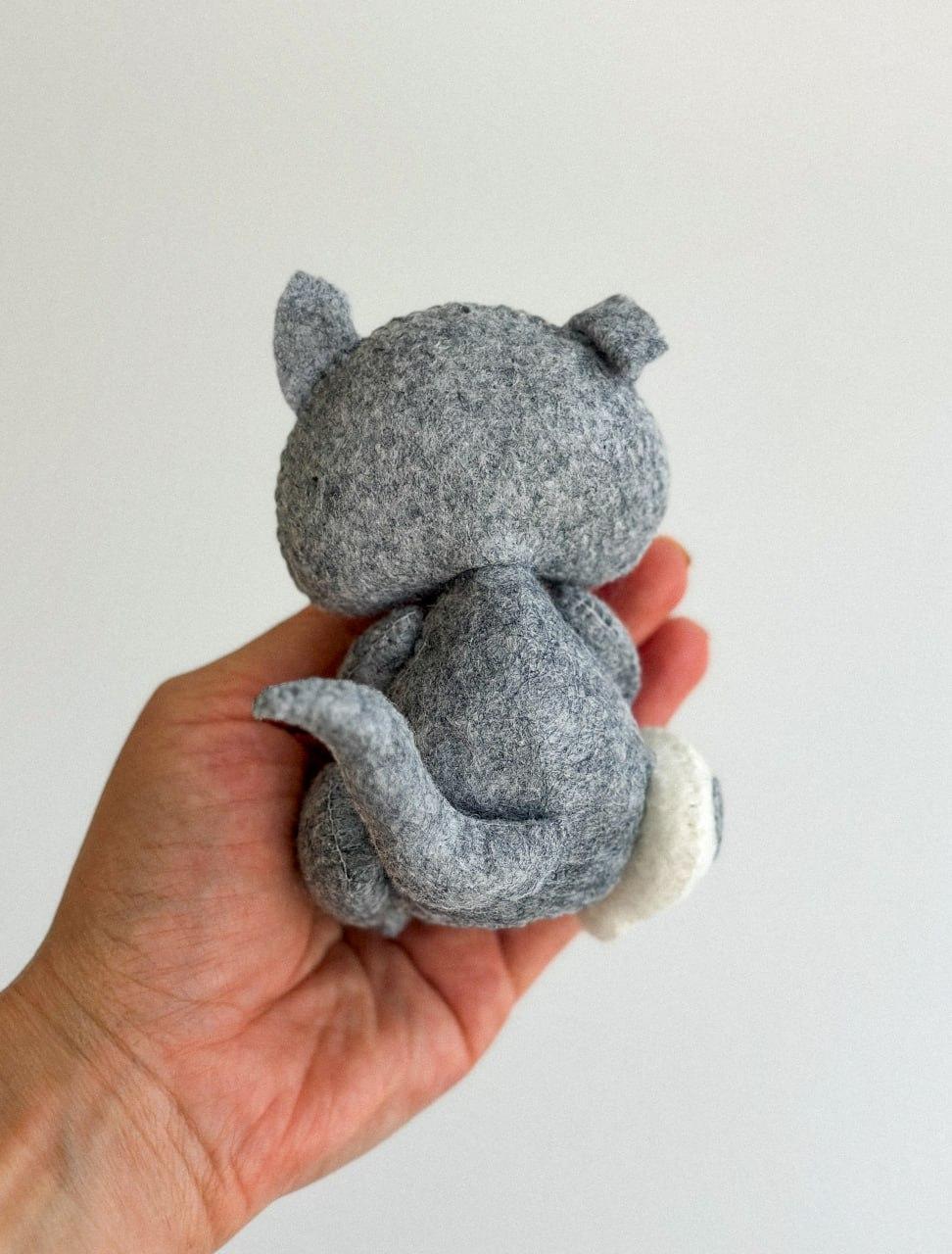 Мягкая игрушка фетровая Серый кот ручная работа (29472382) - фото 2 Мягкая игрушка фетровая Серый кот ручная работа (29472382) - фото 2