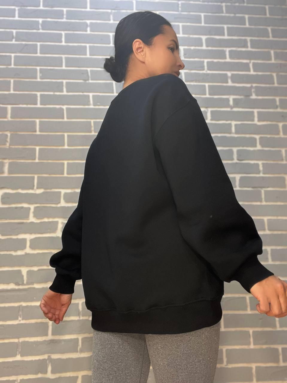 Свитшот женский PEPPER MINT 24-03 оверсайз удлиненный вышивка спереди утепленный L Черный (953) - фото 2 Свитшот женский PEPPER MINT 24-03 оверсайз удлиненный вышивка спереди утепленный L Черный (953) - фото 2