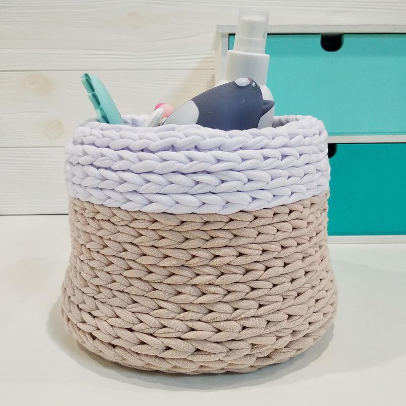 В'язаний кошик для дрібниць ручної роботи 16х13 см (23564-Нов) В'язаний кошик для дрібниць ручної роботи 16х13 см (23564-Нов)