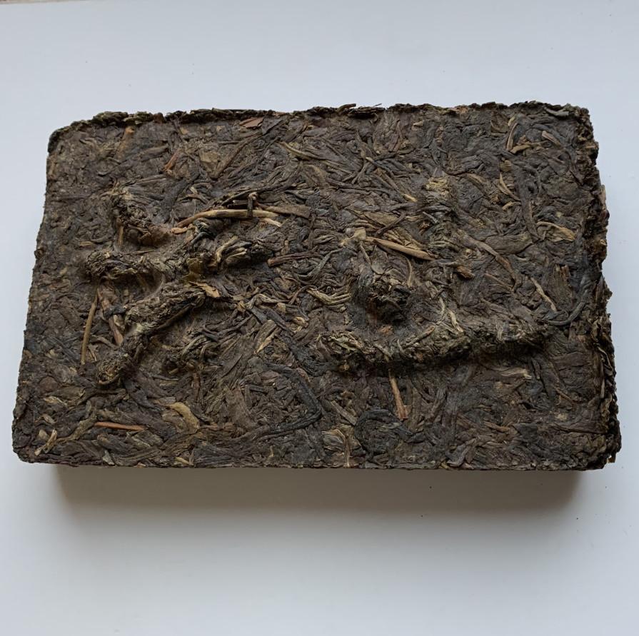 Чай Шен Пуэр Ся Гуань кирпич 2010 год 250 г