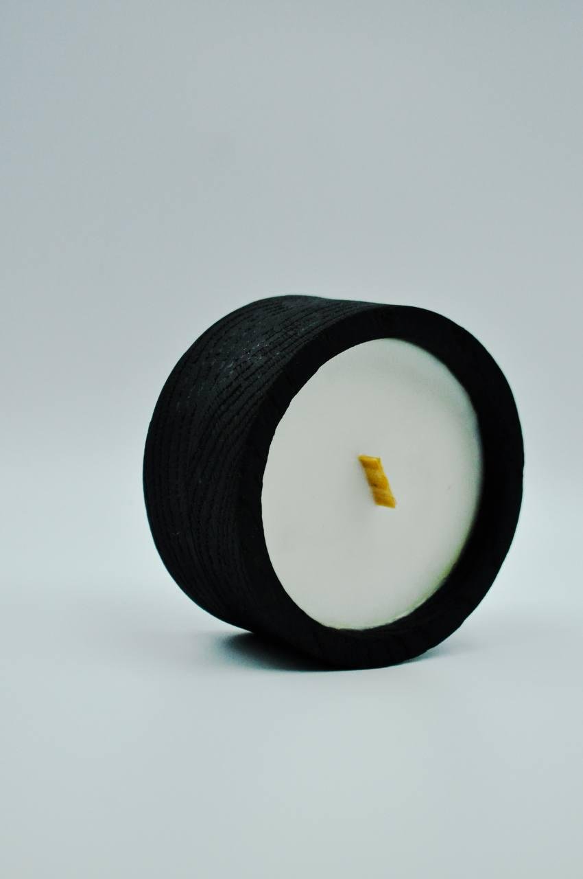 Ароматизована соєва свічка з гнітом із дерева CLASSICAL dark в деревяній ємності (9361194)