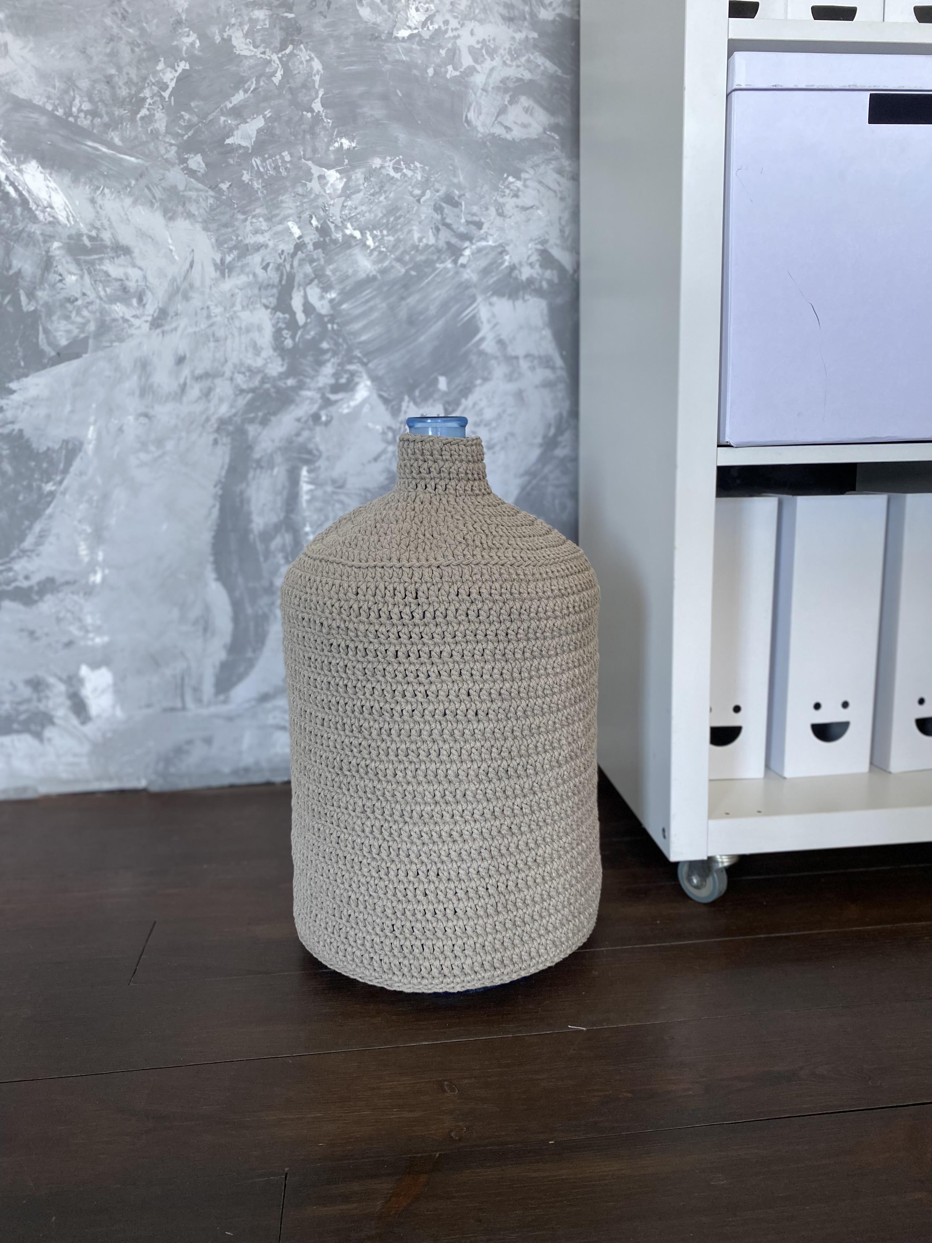 Чохол на бутль Svetla.jute із сірої бавовни ручної роботи для бутля 19 л (JUTE0071) - фото 2 Чохол на бутль Svetla.jute із сірої бавовни ручної роботи для бутля 19 л (JUTE0071) - фото 2