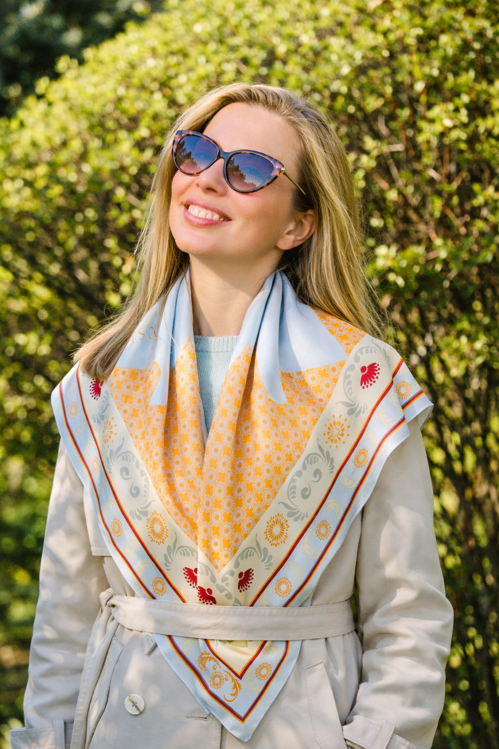 Платок Liane House Утренний Цветок из натурального шелка твил 90x90 см Оранжево-голубой