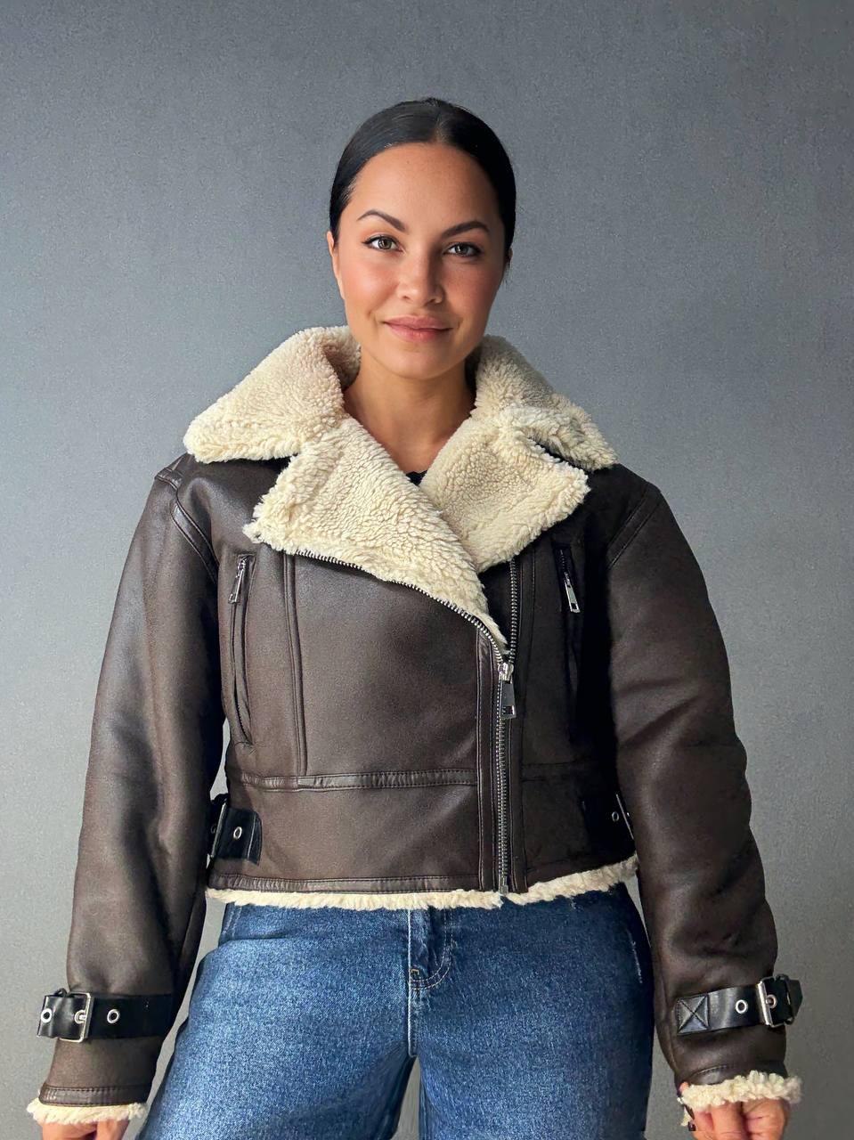 Дублянка женская Aftf Basic 2418 короткая косуха с бежевым мехом L Коричневый (4925) - фото 1 Дублянка женская Aftf Basic 2418 короткая косуха с бежевым мехом L Коричневый (4925) - фото 1