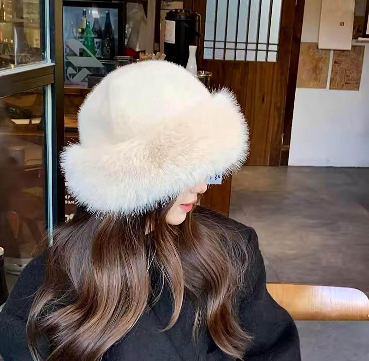 Шапка женская Wuke плюшевая one size Бежевый - фото 4 Шапка женская Wuke плюшевая one size Бежевый - фото 4