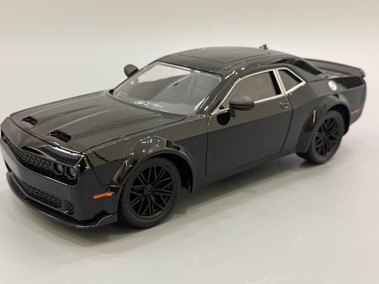 Машина на радиоуправлении Dodge Challenger световые эффекты резиновые колеса 1:16 Черный (M 6423)