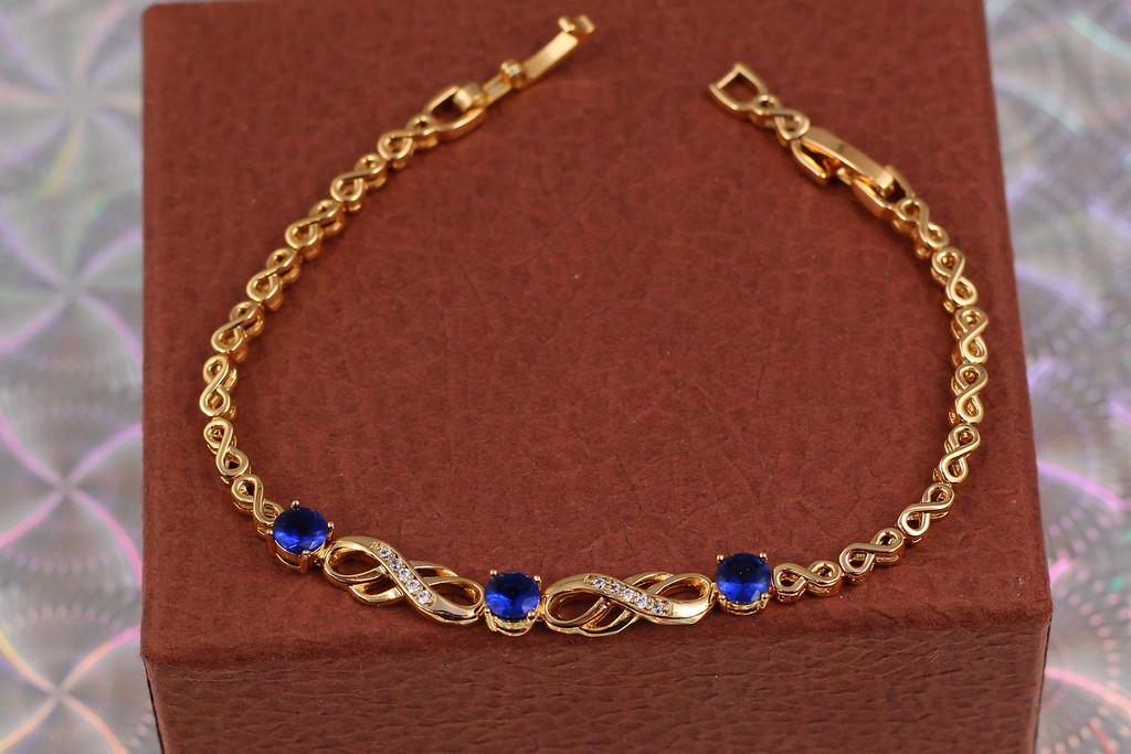 Браслет Xuping Jewelry восьмерки с тремя круглыми синими камнями в центре 21 см 6 мм. Золотистый (2579352458)