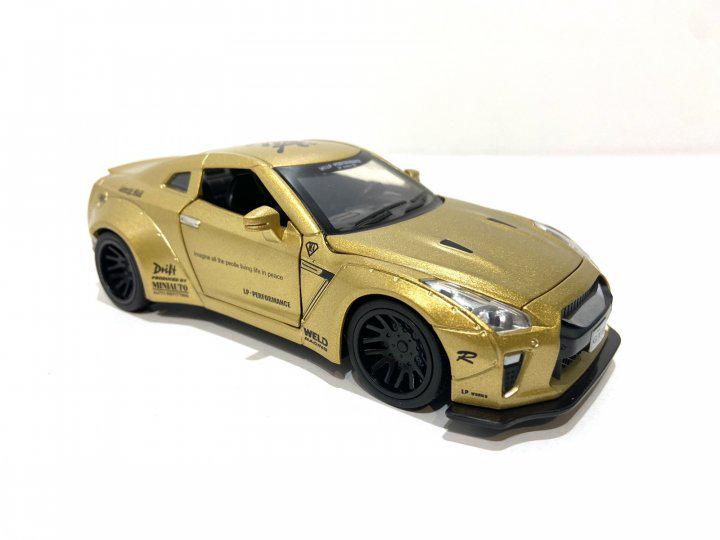 Машинка TK Union Group 1:32 Nissan GTR Auto Expert 38071 Золотистый