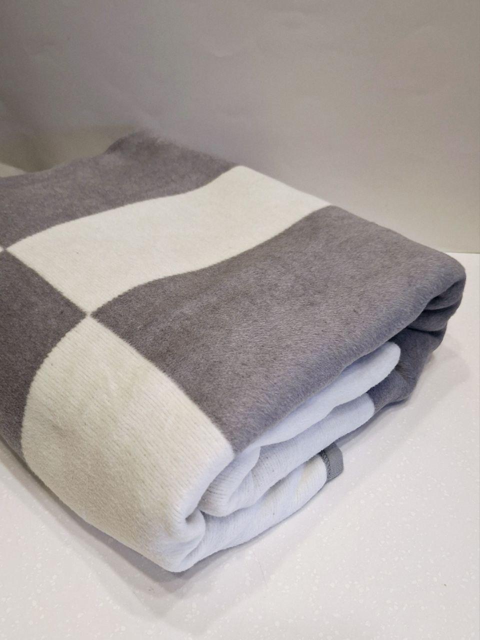 Плед мягкий Looks полуторный 150х200 см Светло-серый (1103) - фото 2 Плед мягкий Looks полуторный 150х200 см Светло-серый (1103) - фото 2