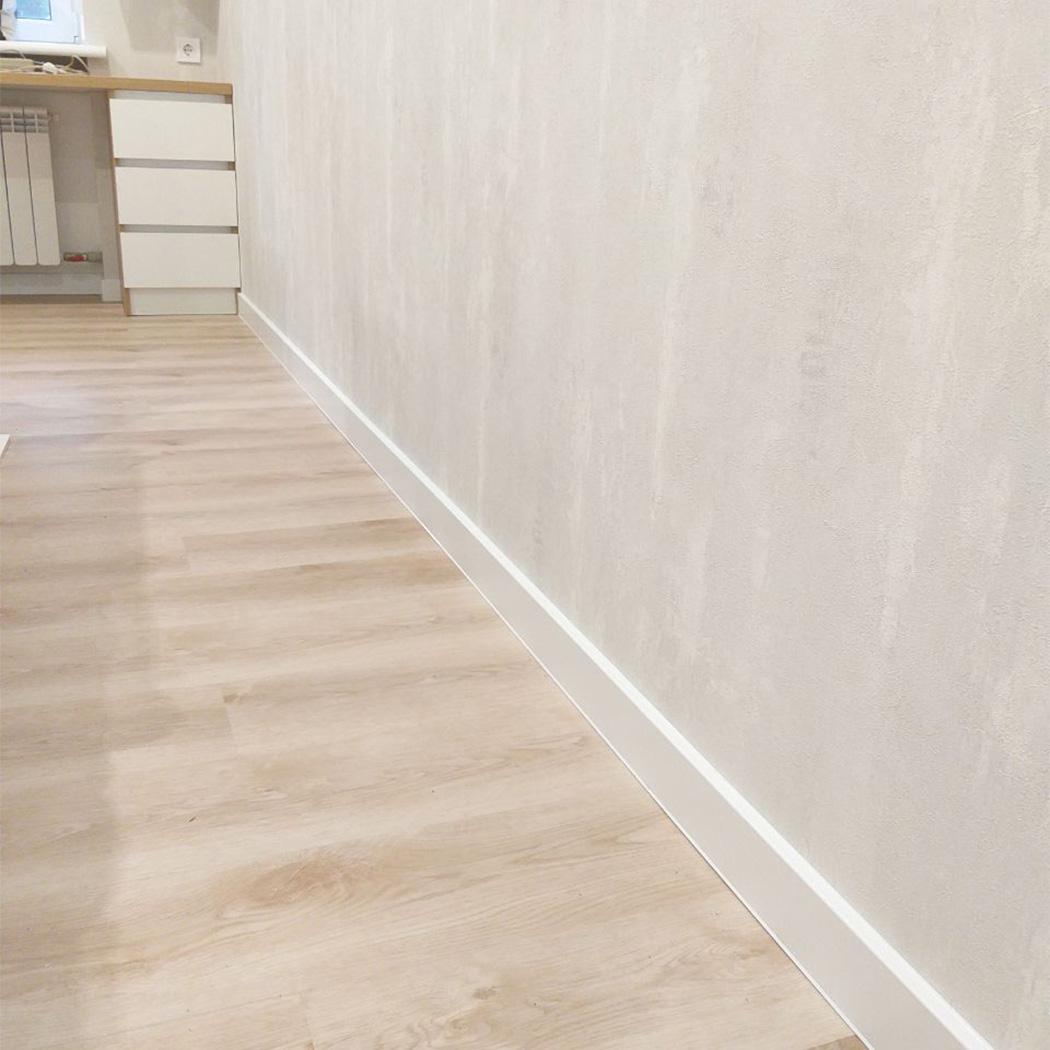 Плинтус Doellken Cubu flex life 9003 80 мм 2,5 м Снежно-белый - фото 3 Плинтус Doellken Cubu flex life 9003 80 мм 2,5 м Снежно-белый - фото 3