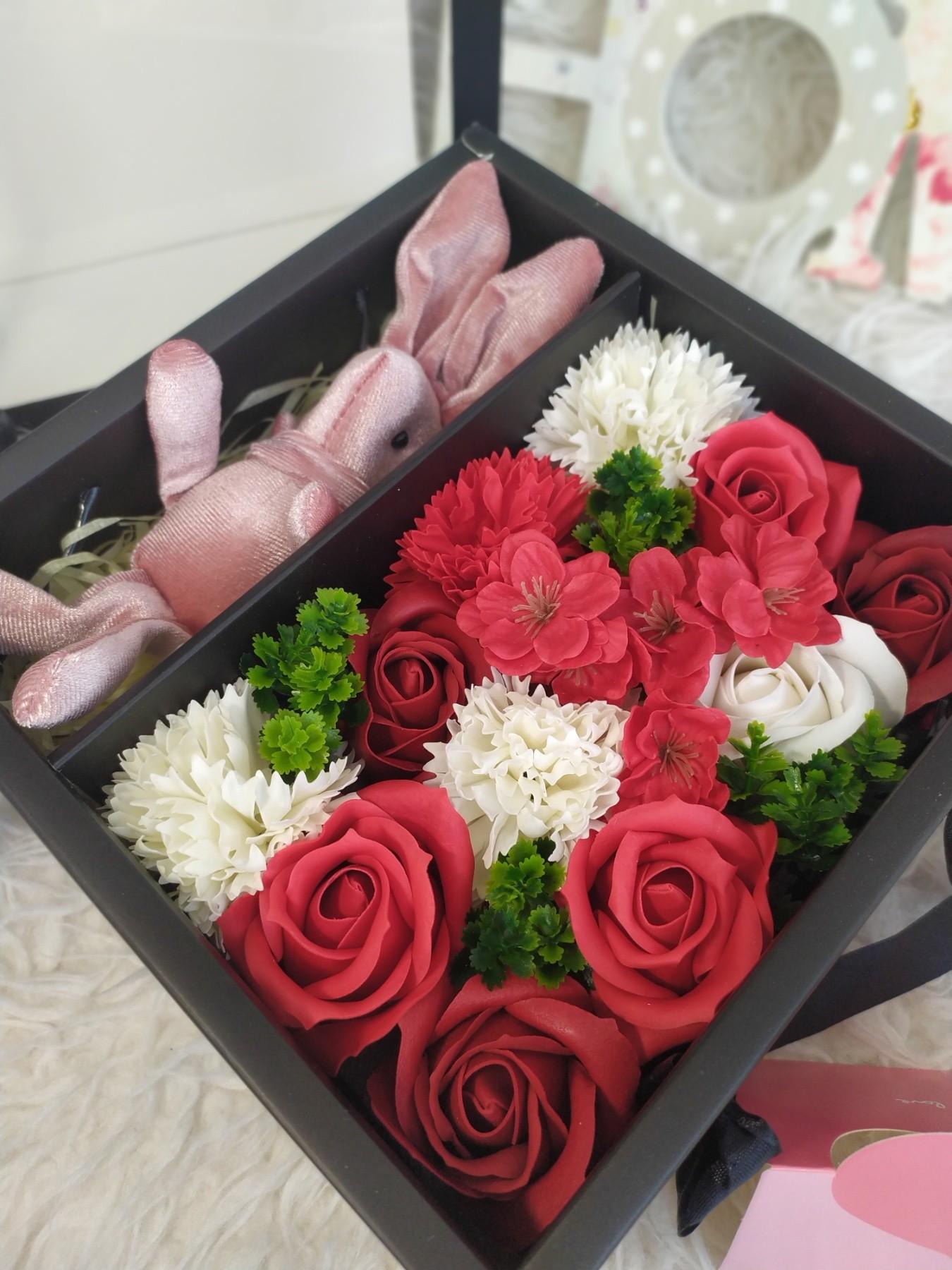 Подарочный набор розы из мыла и зайчик Wow flowers - фото 2 Подарочный набор розы из мыла и зайчик Wow flowers - фото 2