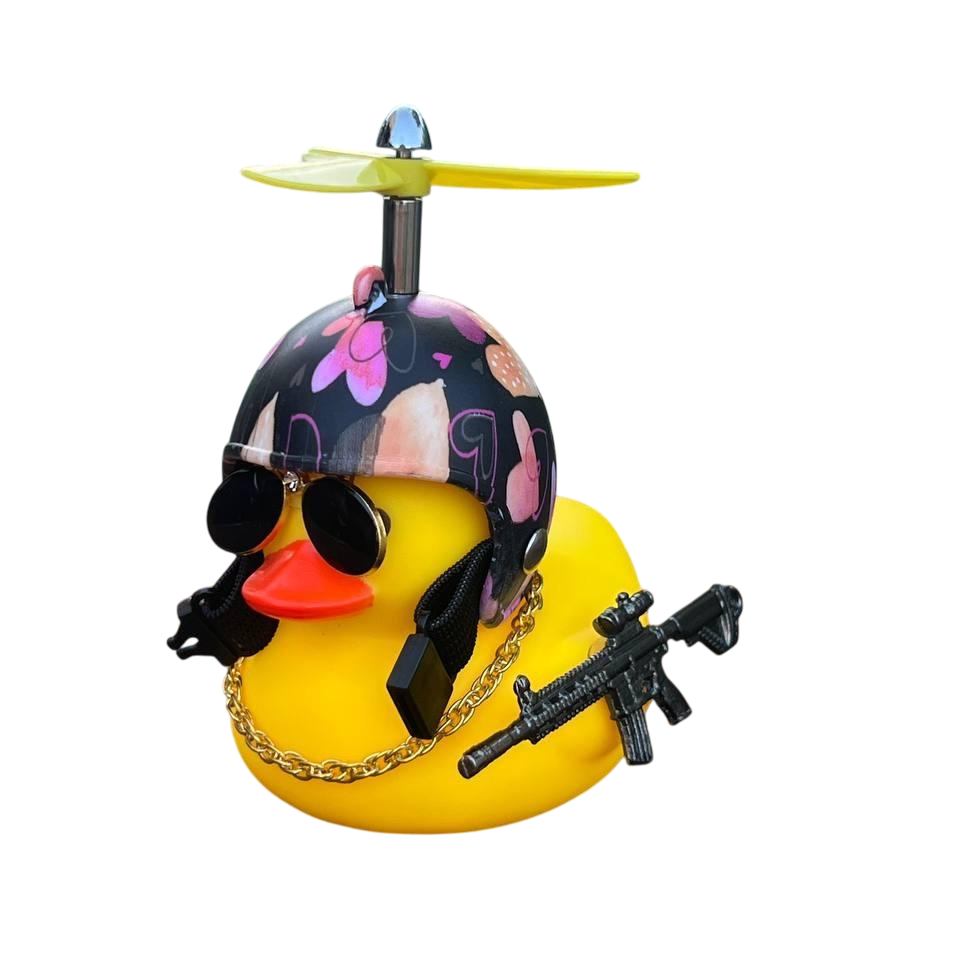 Утка в салоне автомобиля с шлемом в очках