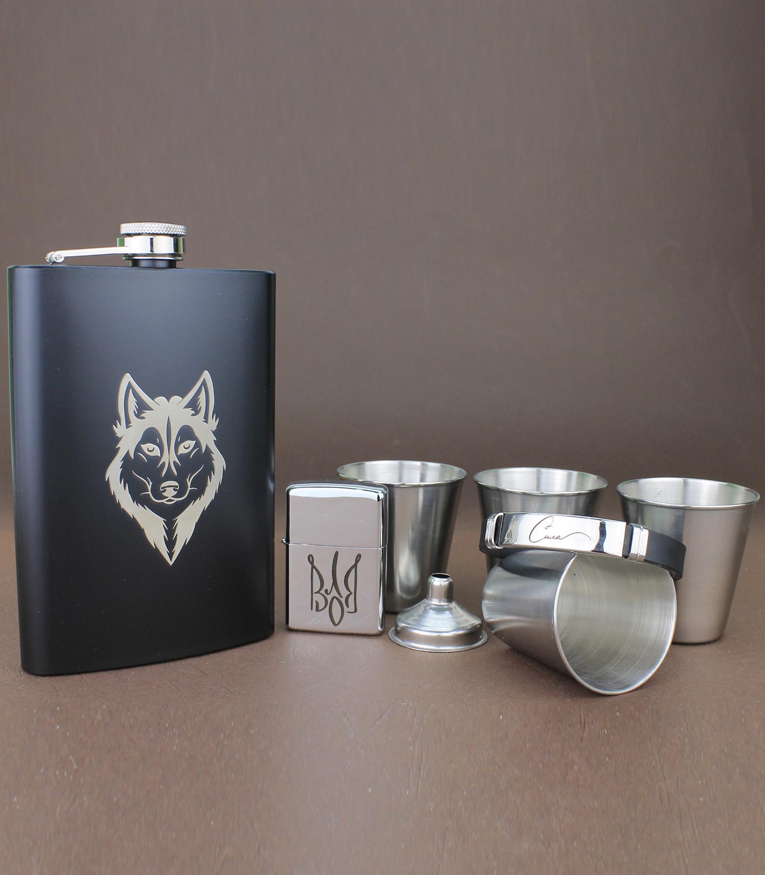 Набір фляги з гравіюванням Вовк з лійкою/браслетом/стопками/запальничкою (21-0018)