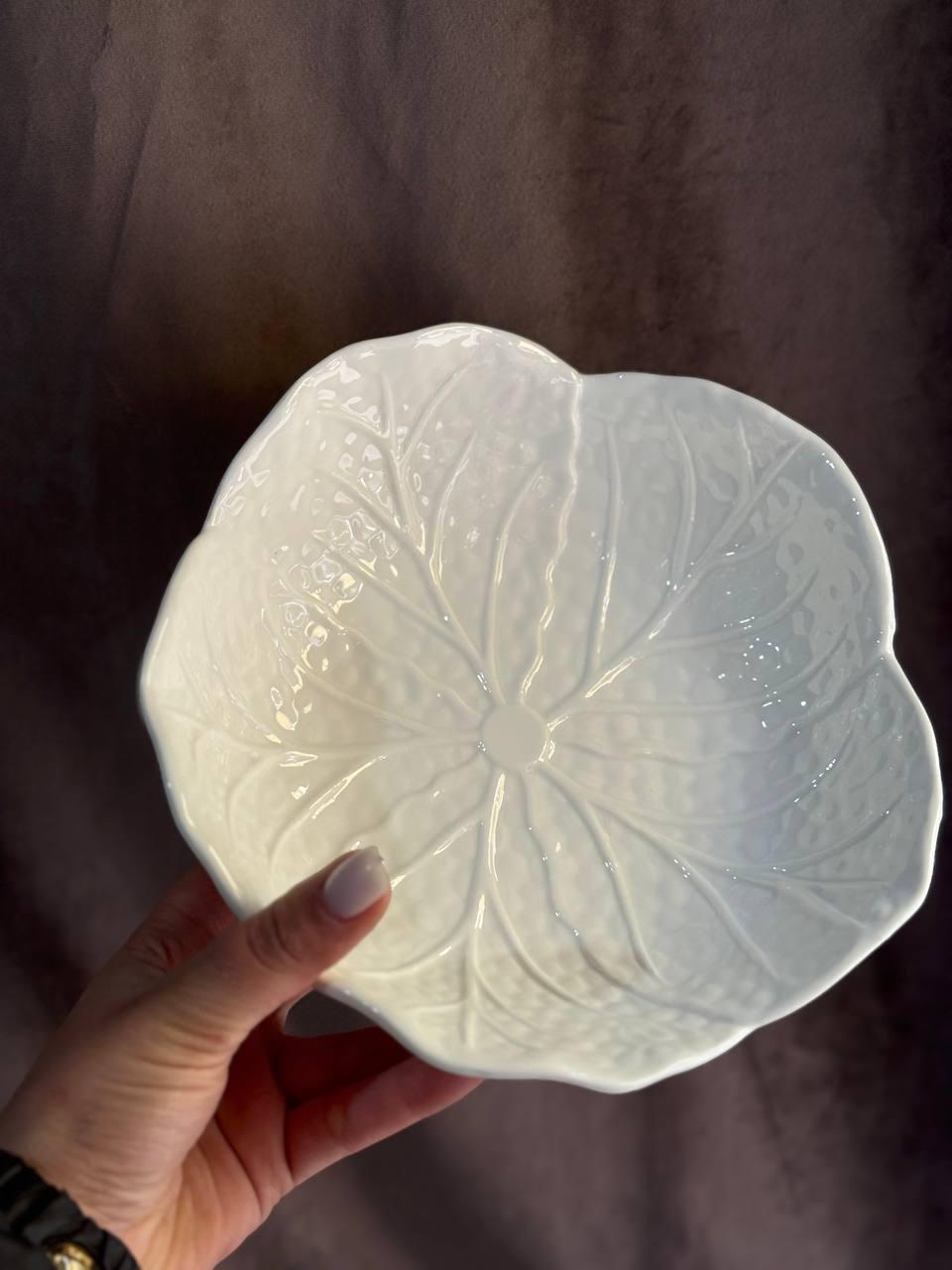 Фруктовница Yiwu C252 фарфоровая на металлической подставке 3 яруса 36х22х33 см Белый с золотым (30059675) - фото 6 Фруктовница Yiwu C252 фарфоровая на металлической подставке 3 яруса 36х22х33 см Белый с золотым (30059675) - фото 6