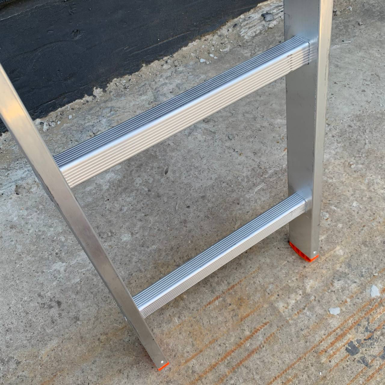 Лестница алюминиевая Техпром односекционная на 7 ступеней - фото 2 Лестница алюминиевая Техпром односекционная на 7 ступеней - фото 2