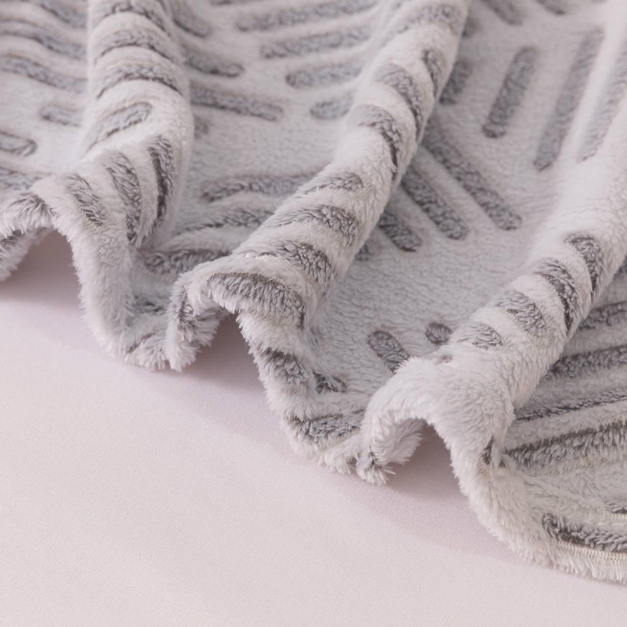 Плед-покривало Malloory Home Плюшевий з мікрофібри 200x230 см Cірий (1873-3) - фото 4 Плед-покривало Malloory Home Плюшевий з мікрофібри 200x230 см Cірий (1873-3) - фото 4