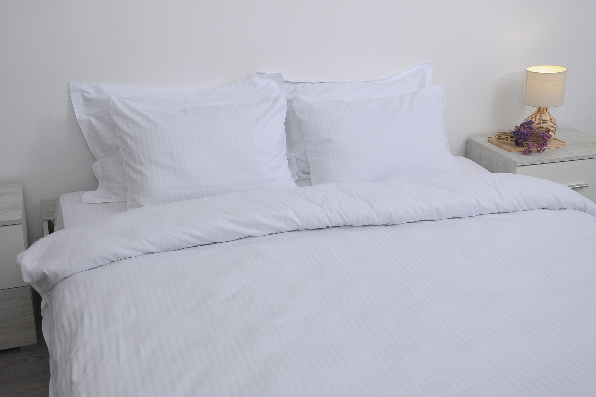 Комплект постельного белья полуторный Amore Prime305 Premium страйп-сатин белый (KPB-A1,5-ST-Prime305(1x1)4pil 70x70_) - фото 2 Комплект постельного белья полуторный Amore Prime305 Premium страйп-сатин белый (KPB-A1,5-ST-Prime305(1x1)4pil 70x70_) - фото 2