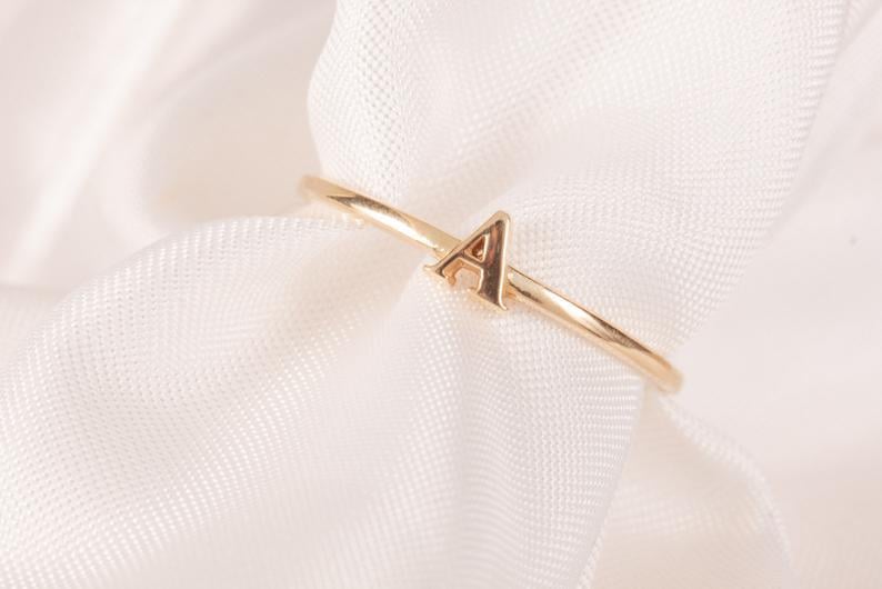 Кільце жіноче золоте з літерою (2249358595)