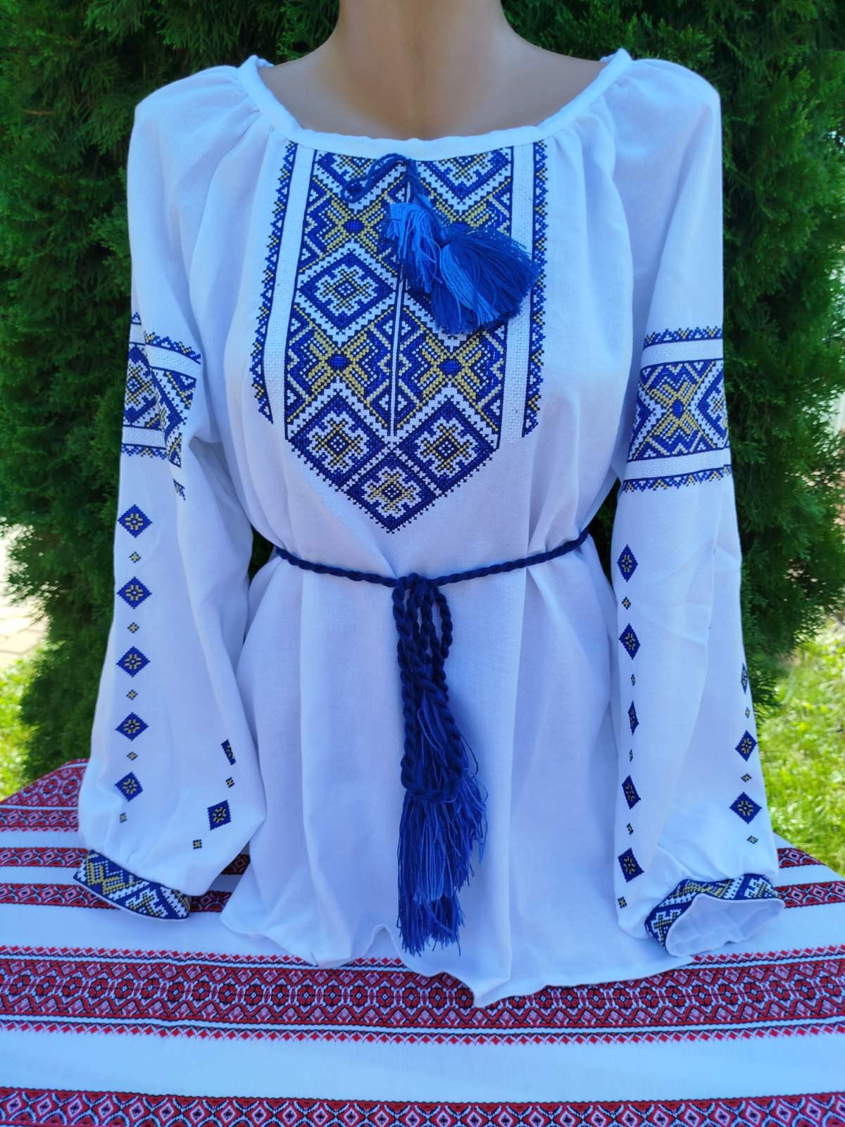 Вишиванка жіноча Орнамент р. 42 Синій/Золотий (29377891) - фото 1 Вишиванка жіноча Орнамент р. 42 Синій/Золотий (29377891) - фото 1