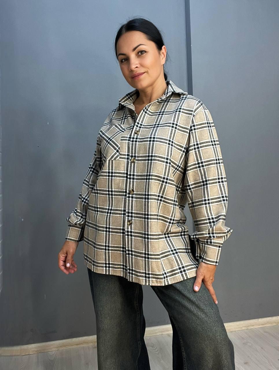 Сорочка жіноча Ariadna 8052 картата оверсайз розрізи по боках OS Бежевий (2610) - фото 4