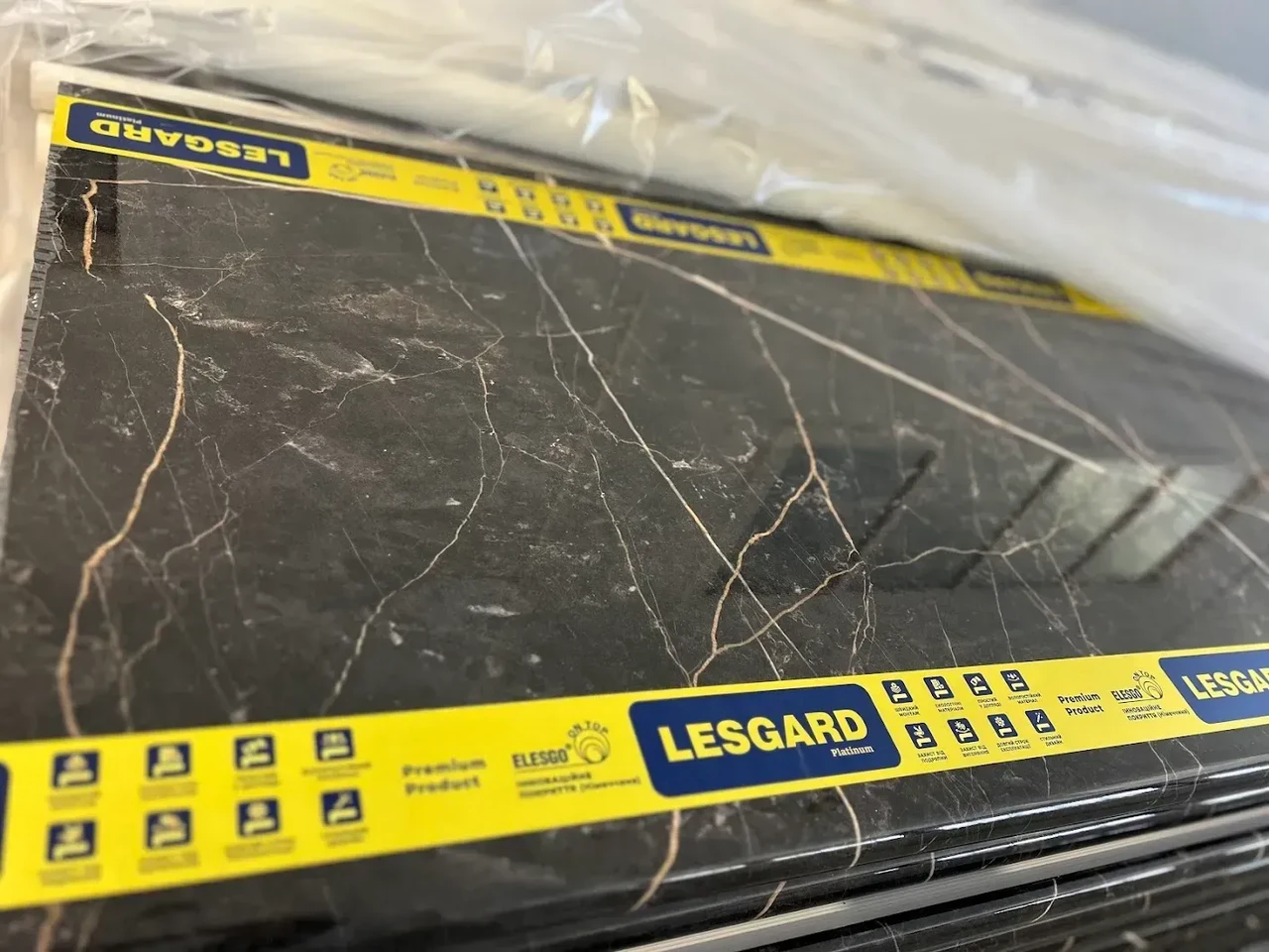 Підвіконня Lesgard Elesgo ПВХ 200 мм Темний-мармур - фото 4 Підвіконня Lesgard Elesgo ПВХ 200 мм Темний-мармур - фото 4