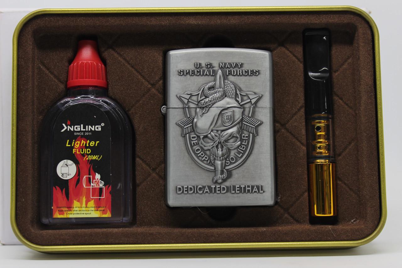 Набор с бензиновой зажигалкой ZIPPO в железном футляре Skull №2-139/20-7 019 Gold (2729770050) Набор с бензиновой зажигалкой ZIPPO в железном футляре Skull №2-139/20-7 019 Gold (2729770050)