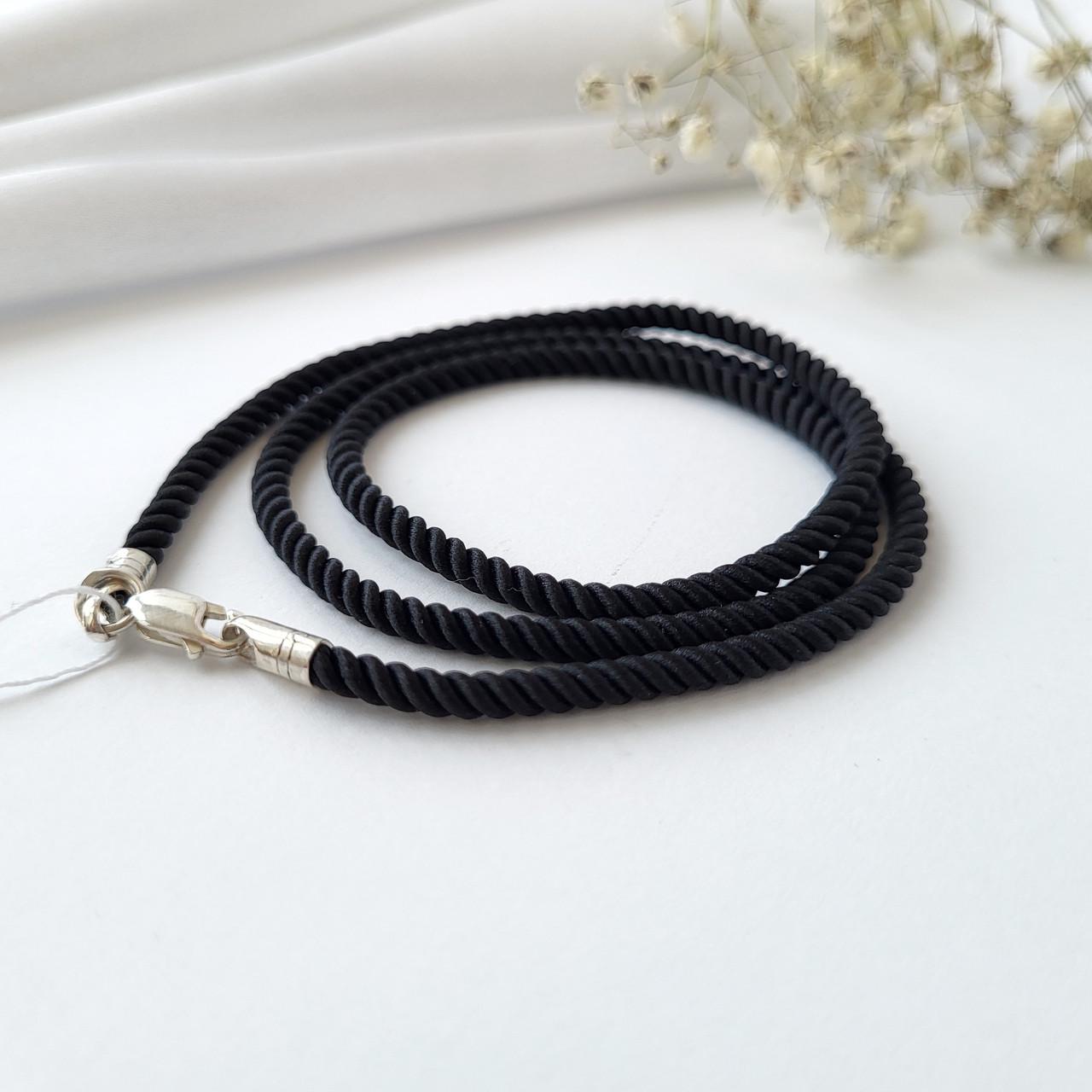 Шнурок на шею шелковый 3 мм 50 см 925 пробы 1,25 г (4027) Шнурок на шею шелковый 3 мм 50 см 925 пробы 1,25 г (4027)