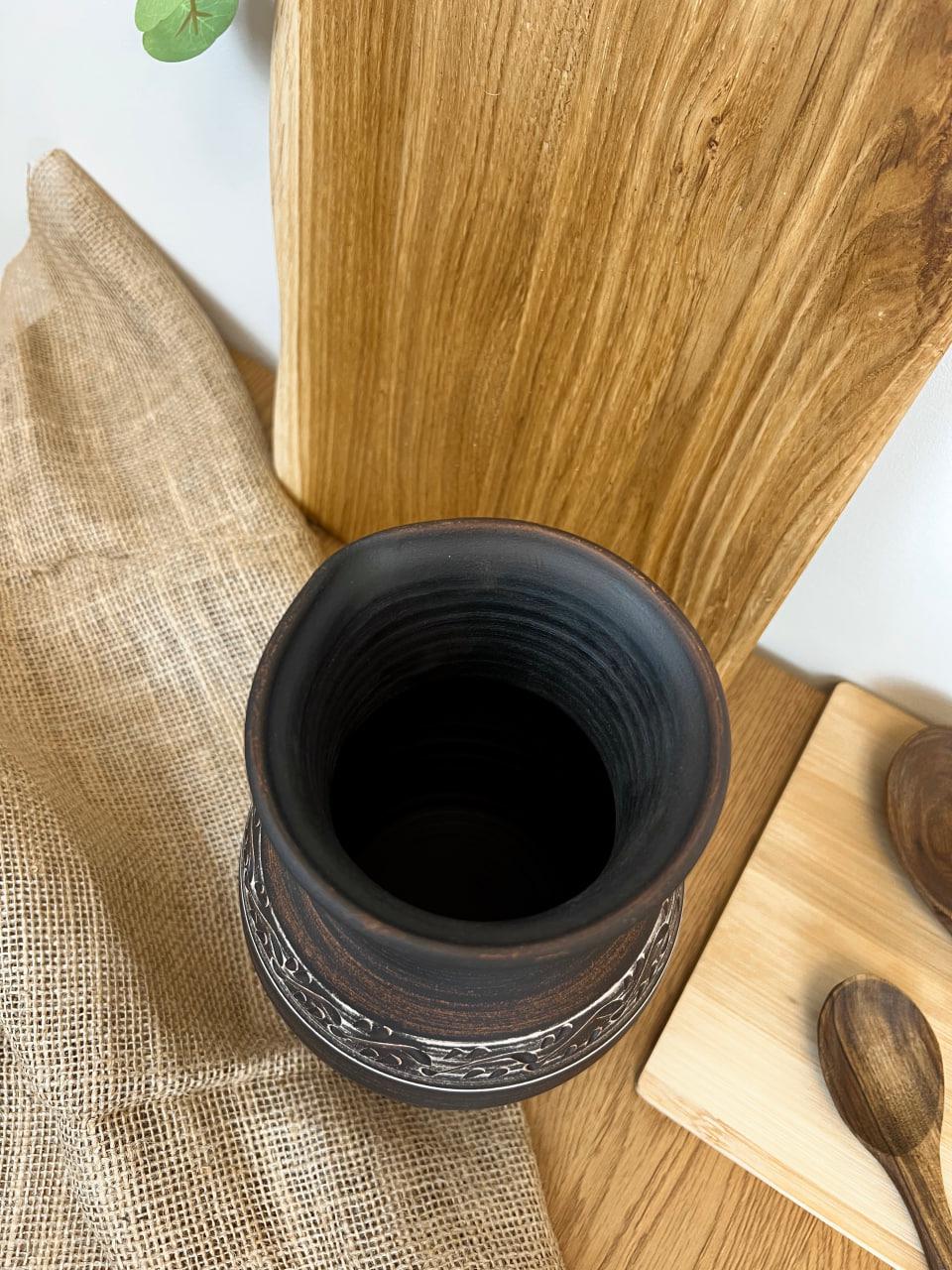 Глек керамічний глиняний різьблений без ручки ангоб 2 л (3001-37) - фото 3 Глек керамічний глиняний різьблений без ручки ангоб 2 л (3001-37) - фото 3