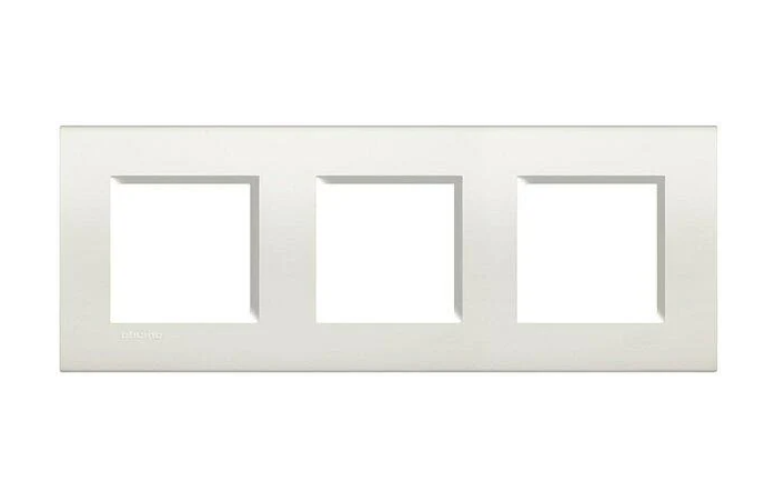 Рамка Legrand Bticino LivingLight на 3 поста Белый