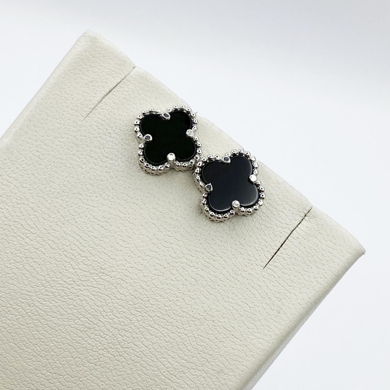 Сережки-пусети срібні з агатом Конюшина 2,11 г (2018601479)