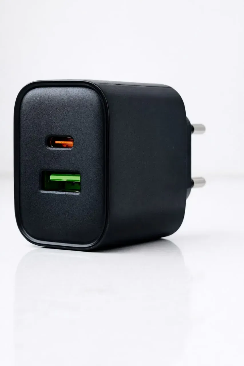 Адаптер Veron TC‑U15 20W PD/QC USB‑A/USB‑C (778855)