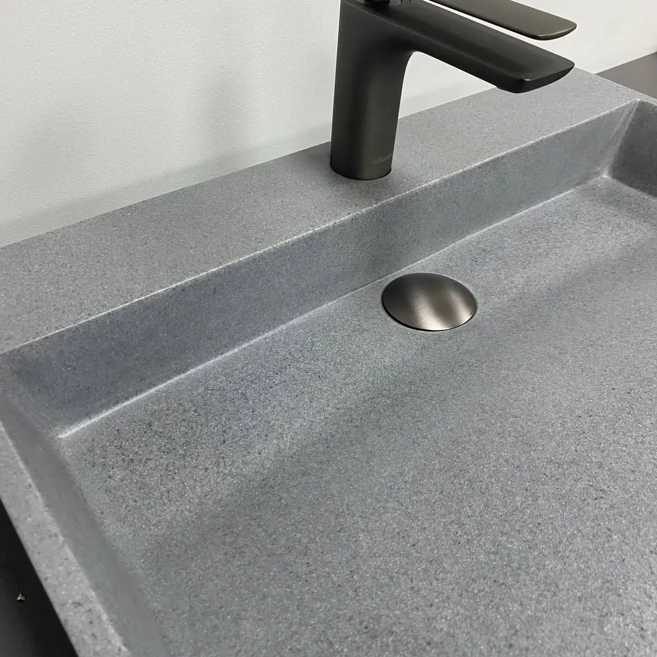 Раковина подвесная VBI VIESTE прямоугольная 785x450 мм Серый матовый (RM-VBI-016801) - фото 4 Раковина подвесная VBI VIESTE прямоугольная 785x450 мм Серый матовый (RM-VBI-016801) - фото 4