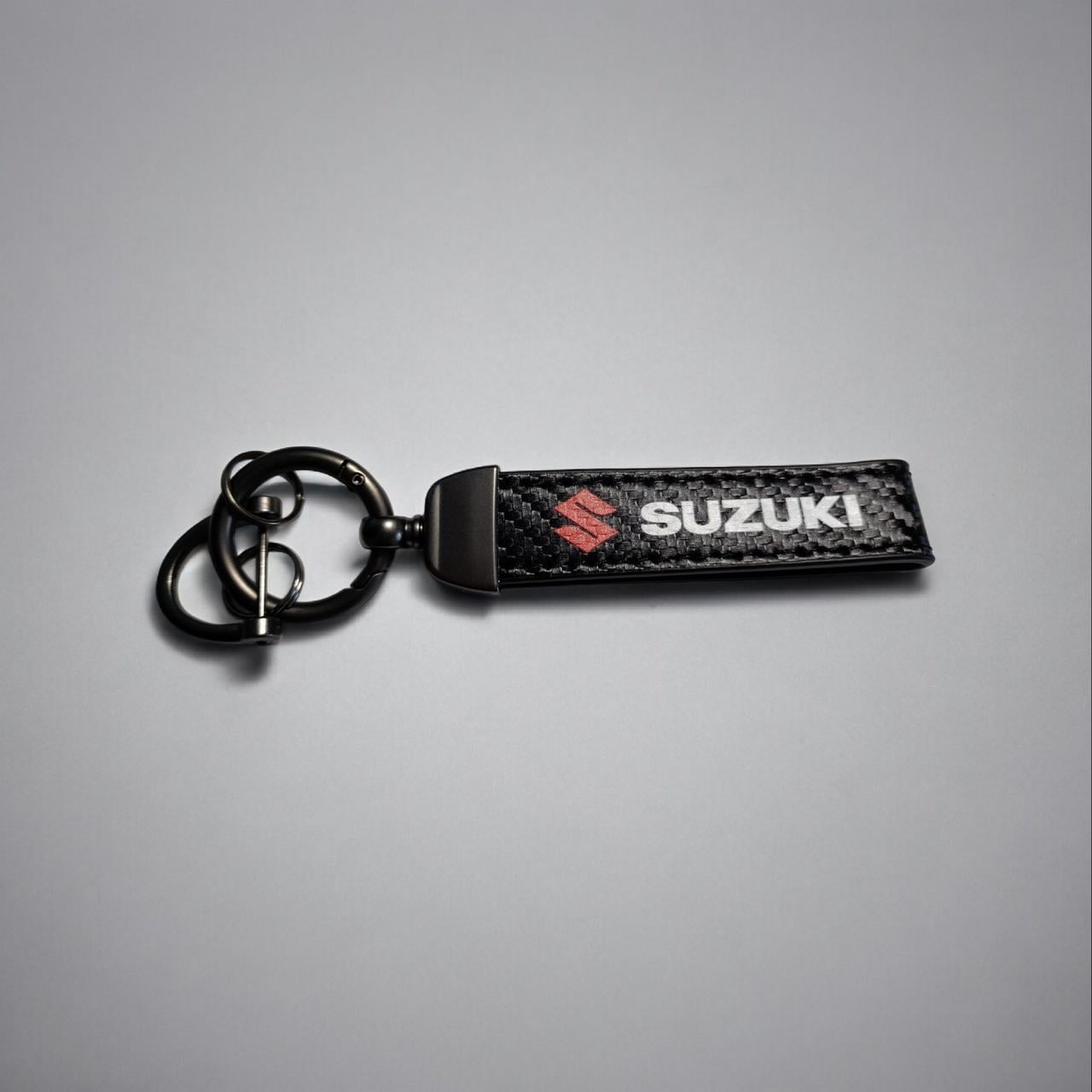 Брелок автомобильный SUZUKI кожаный с карабином экокожа/металл (2235947071)